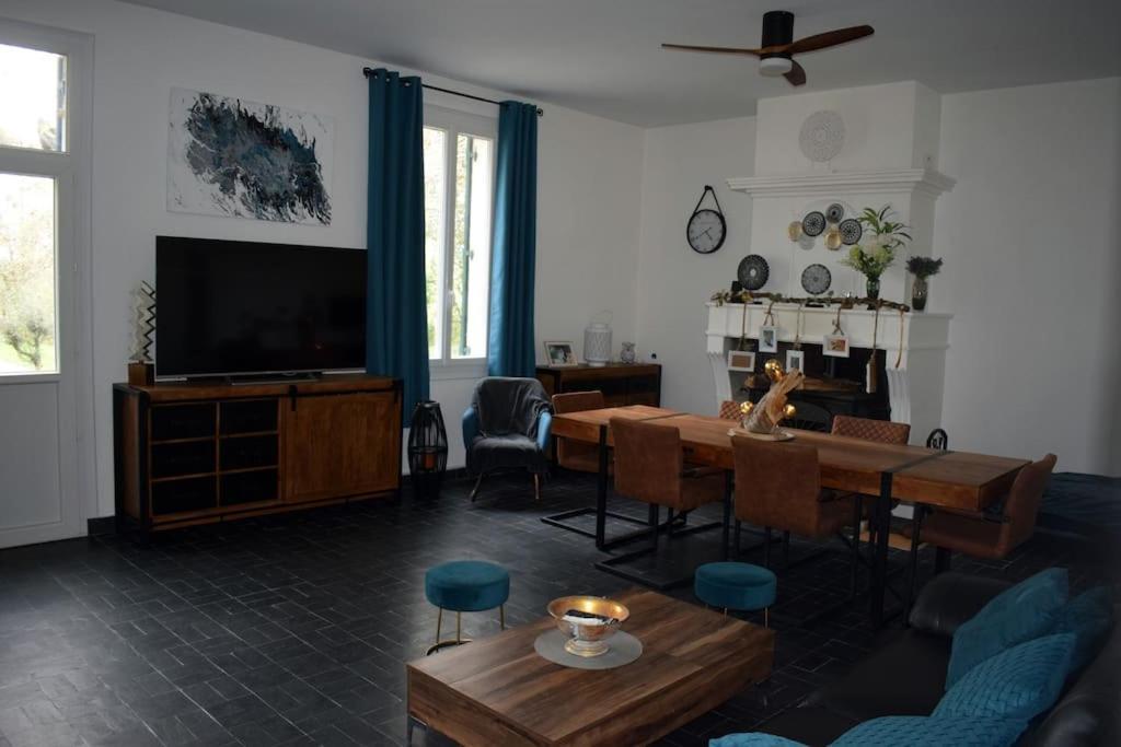 Guîtres Domaine La Tuilerie Bed & Breakfast エクステリア 写真